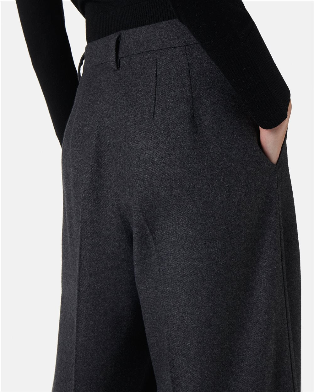 Trousers with pleats